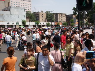 more street crowd